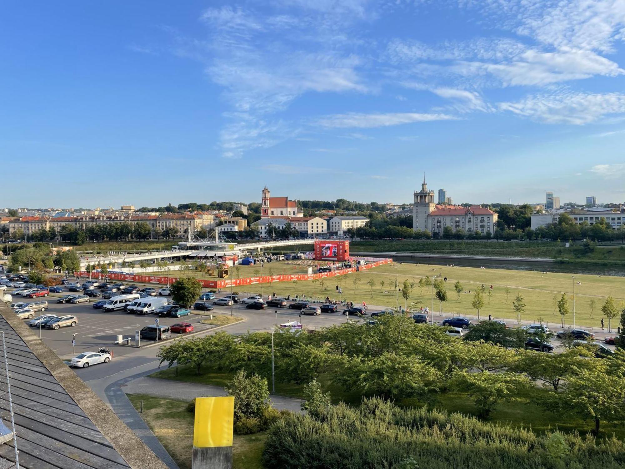 Your Home - Spacious Apartment In City Center, With Balcony & Self Check-In Вильнюс Экстерьер фото