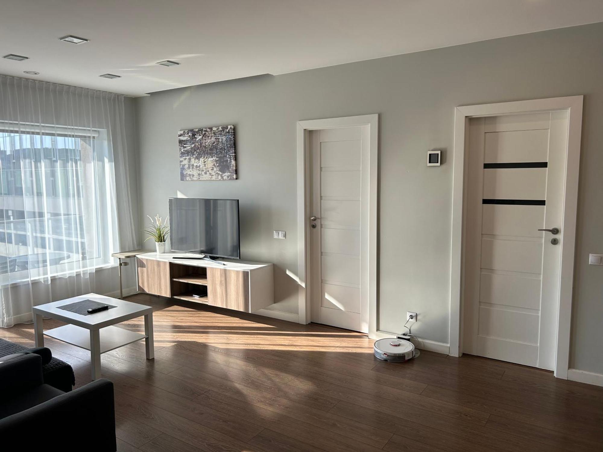 Your Home - Spacious Apartment In City Center, With Balcony & Self Check-In Вильнюс Экстерьер фото
