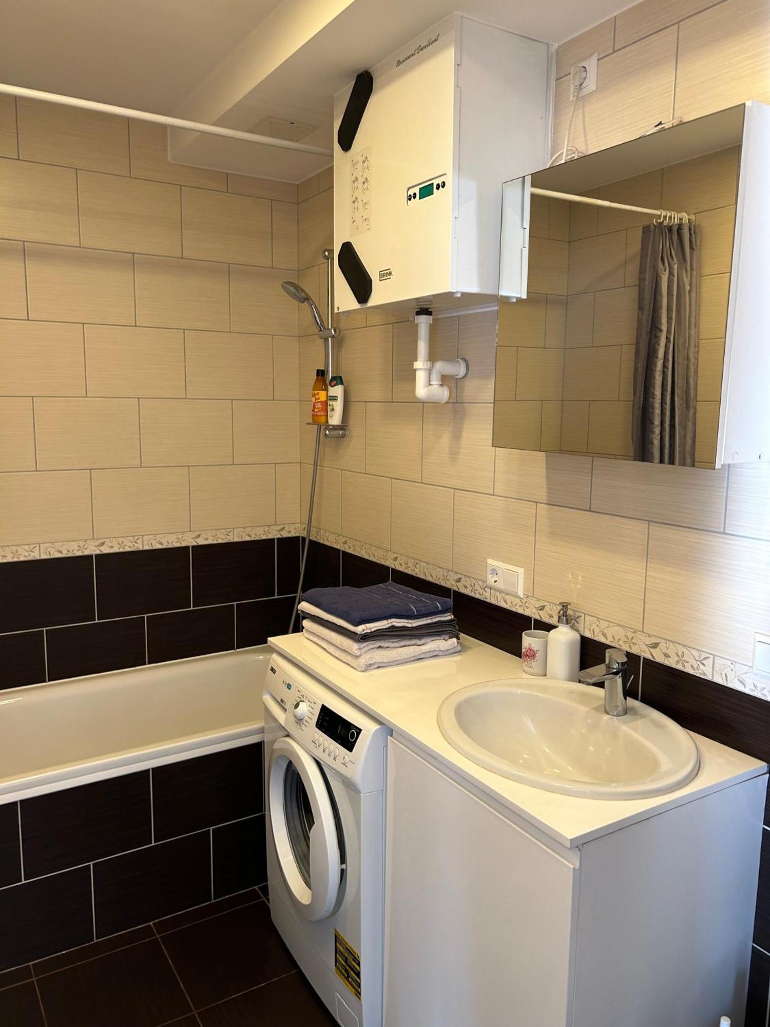Your Home - Spacious Apartment In City Center, With Balcony & Self Check-In Вильнюс Экстерьер фото