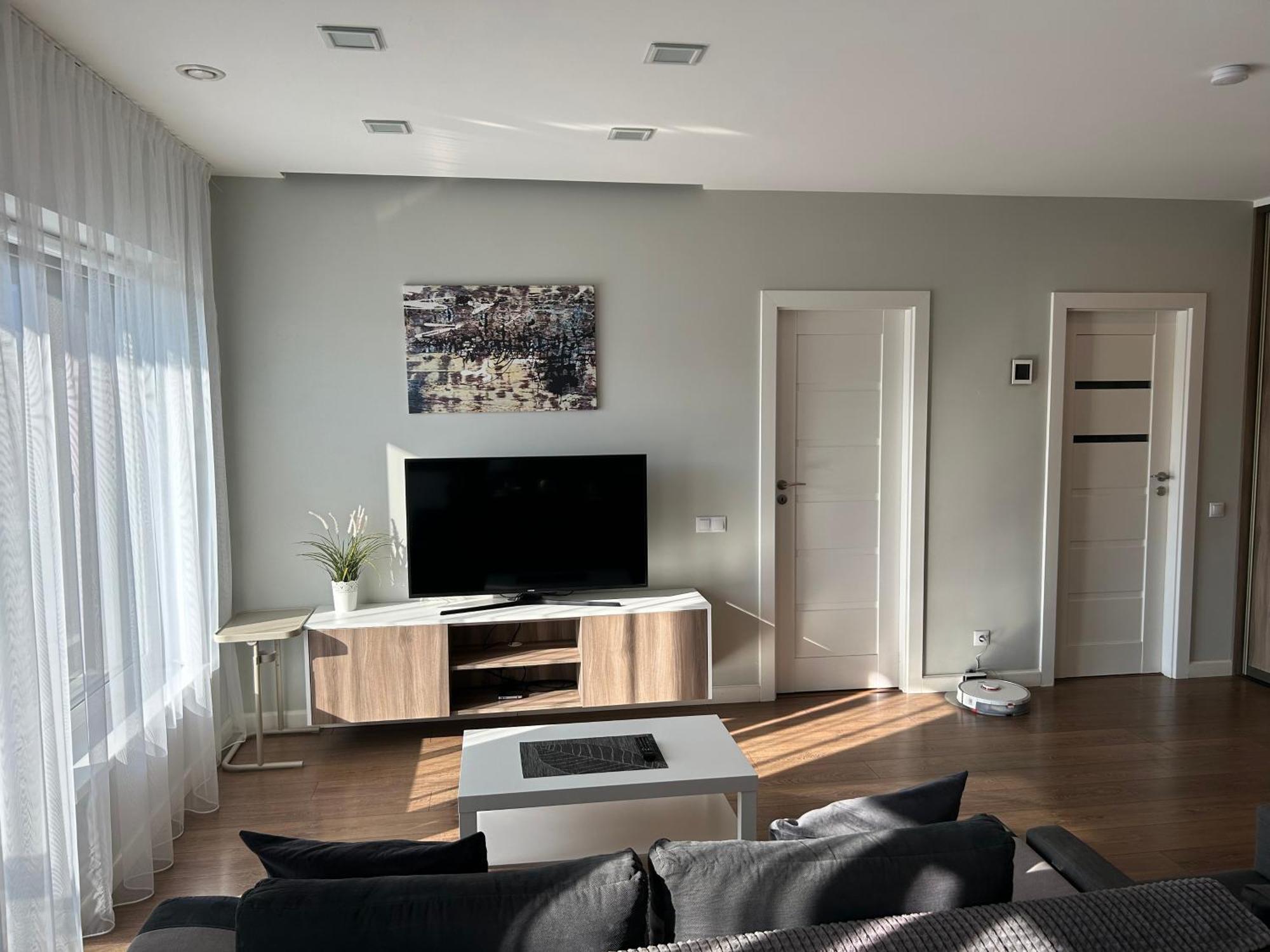 Your Home - Spacious Apartment In City Center, With Balcony & Self Check-In Вильнюс Экстерьер фото