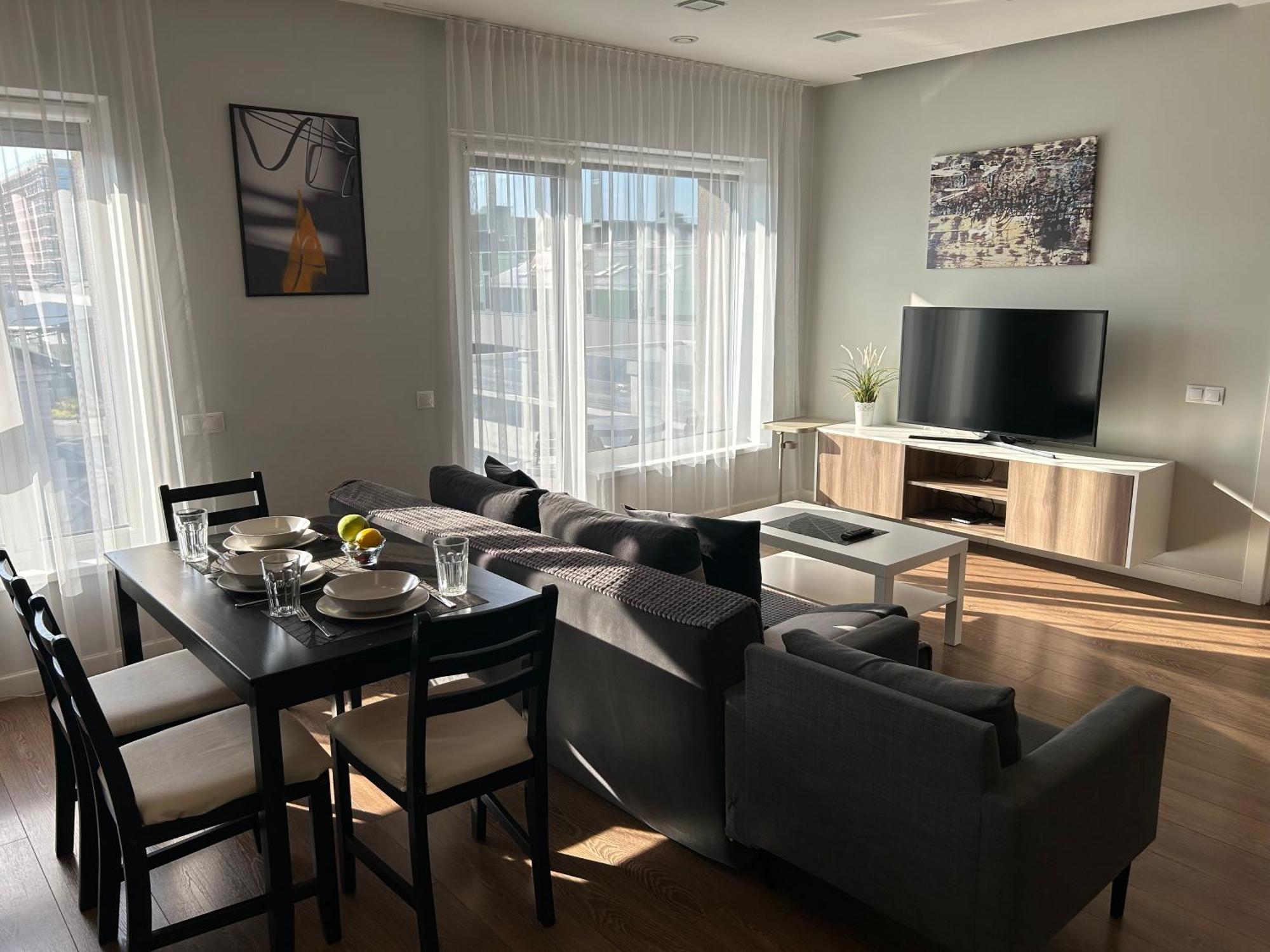 Your Home - Spacious Apartment In City Center, With Balcony & Self Check-In Вильнюс Экстерьер фото
