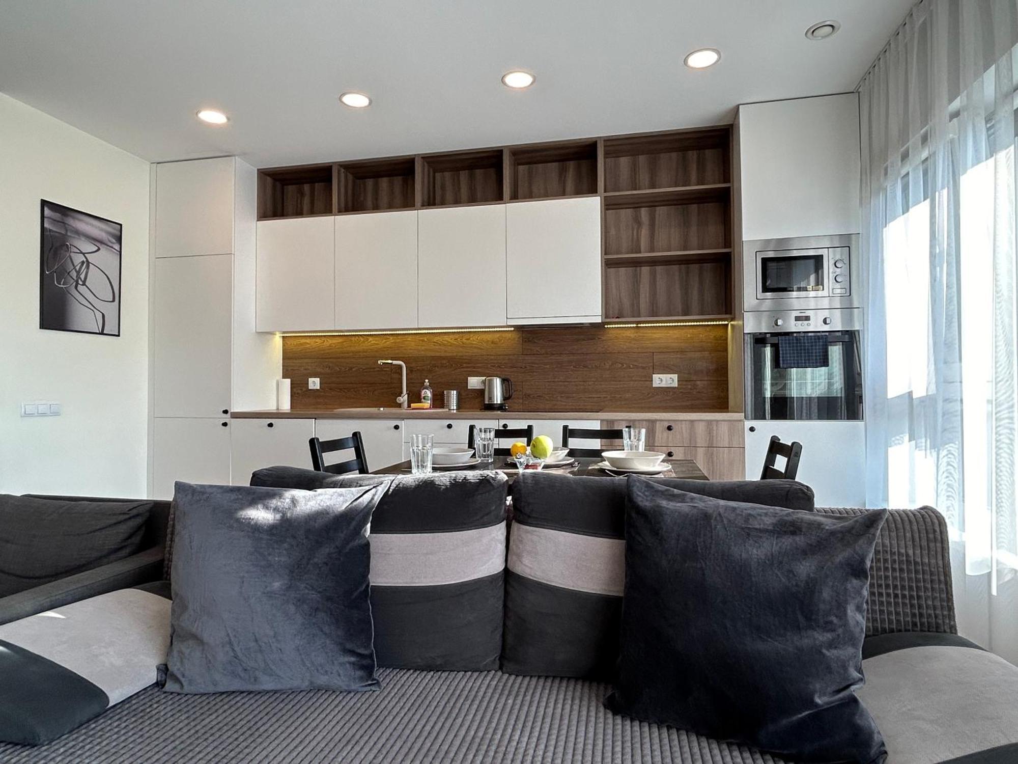 Your Home - Spacious Apartment In City Center, With Balcony & Self Check-In Вильнюс Экстерьер фото